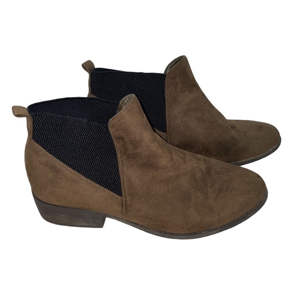 Charlotte Russe Chelsea Boots Ankle Booties Faux Suede Taupe Neutral Brown - Picture 1 of 9